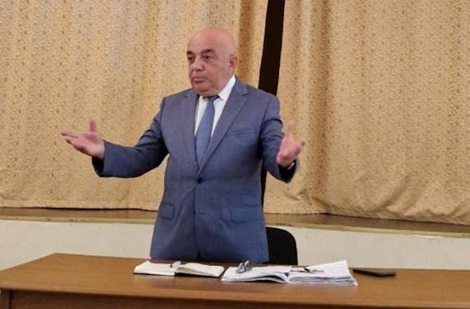 15 min Təhsil Nazirliyində Eşqi Bağırova çatacaq... — Müəllimdən rüşvət alan direktorun qohumu