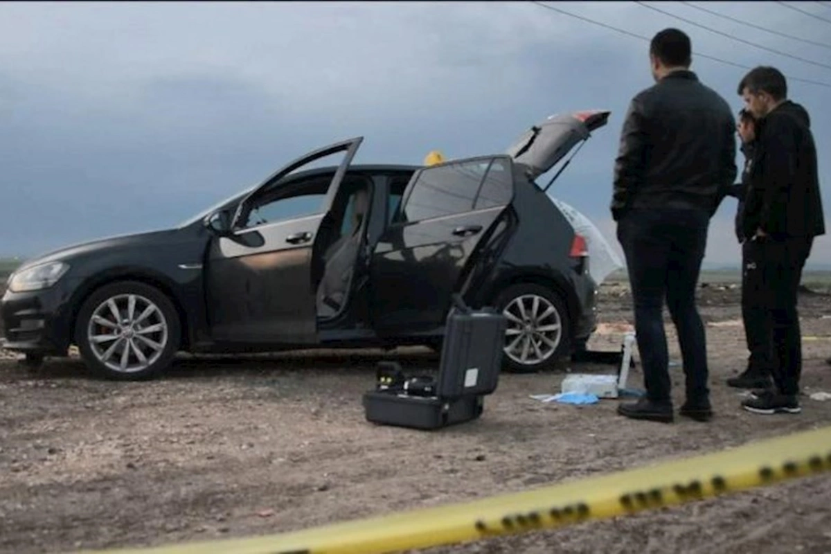 Polis avtomobilində ölü tapıldı