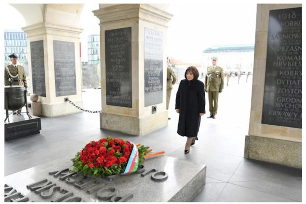 Sahibə Qafarova Varşavada “Naməlum əsgər” abidəsini ziyarət edib — FOTOLAR