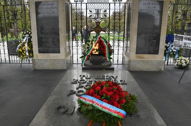 Sahibə Qafarova Varşavada “Naməlum əsgər” abidəsini ziyarət edib — FOTOLAR Sahibə Qafarova Varşavada “Naməlum əsgər” abidəsini ziyarət edib — FOTOLAR