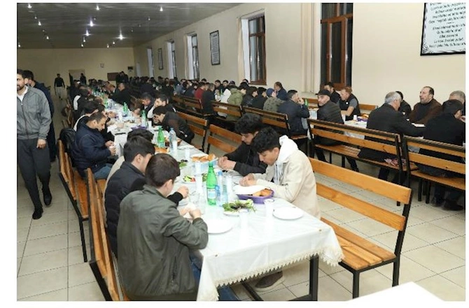 Abşeron rayonunda şəhid ailələri və qazilər üçün iftar süfrələri açıldı — FOTOLAR Abşeron rayonunda şəhid ailələri və qazilər üçün iftar süfrələri açıldı — FOTOLAR