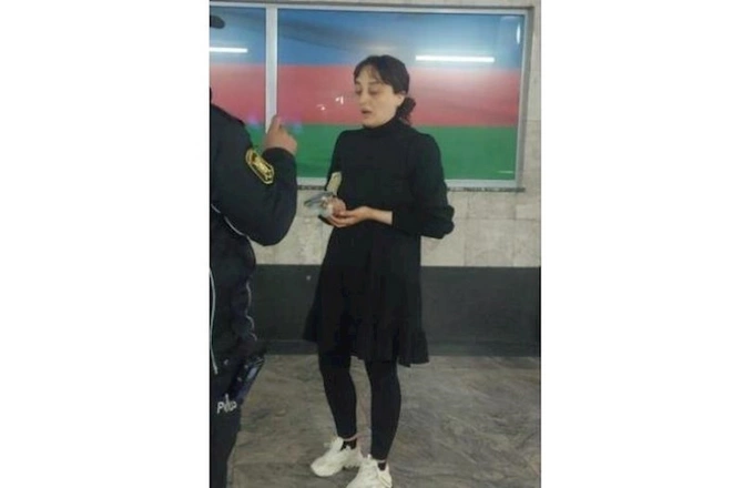 Koroğluda naməlum şəxs insanlara hücum etdi — FOTO