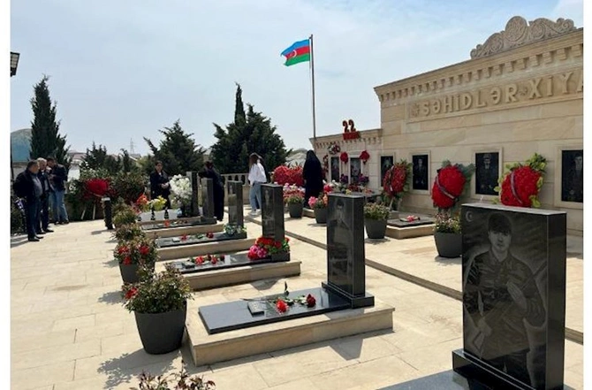 Abşeronda Ramazan bayramında şəhidlərimiz ziyarət edildi — FOTOLAR