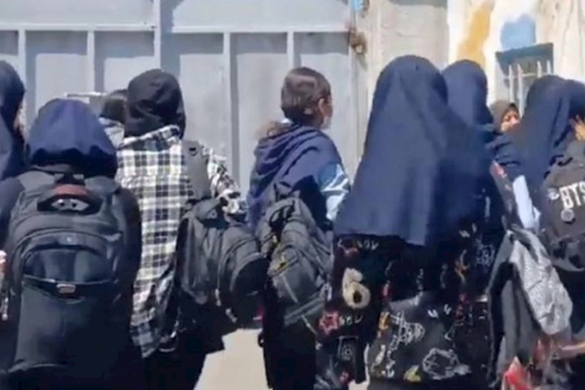 İranın təhsil işçiləri: “Məktəblərə kimyəvi hücumlara küçələrdə cavab verəcəyik” — FOTO