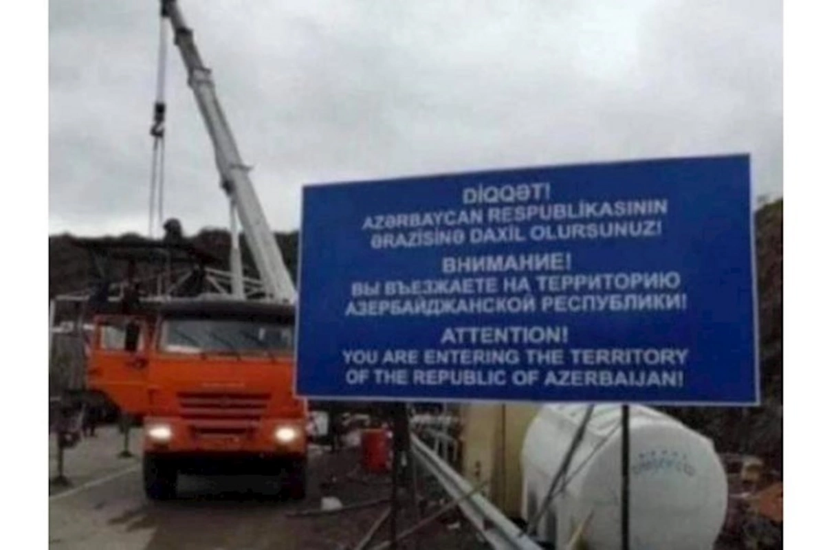 Laçın yolunda TARİXİ LÖVHƏ: Azərbaycana daxil olursunuz!