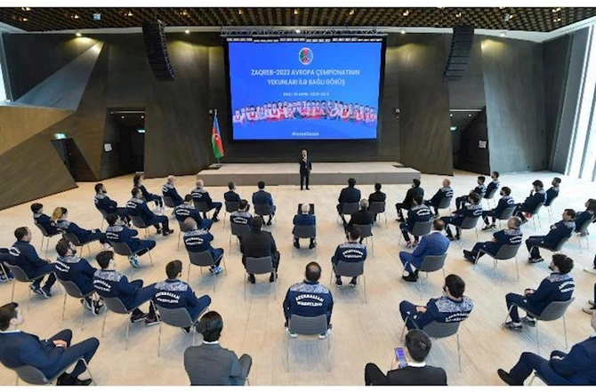 Mikayıl Cabbarov Prezidentin təbriklərini güləşçilərə çatdırdı — FOTOLAR