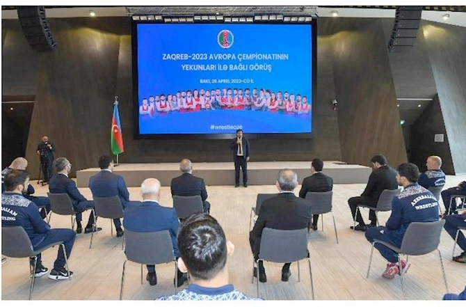 Mikayıl Cabbarov Prezidentin təbriklərini güləşçilərə çatdırdı — FOTOLAR