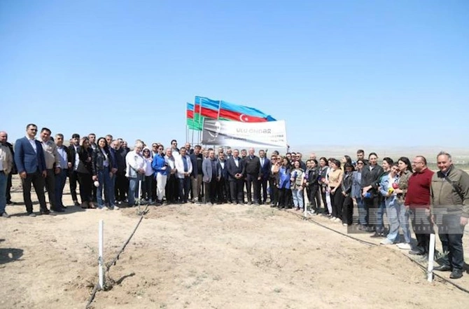 Media nümayəndələri Heydər Əliyevin 100 illik yubileyinə həsr olunmuş ağacəkmə aksiyasında — FOTOLAR