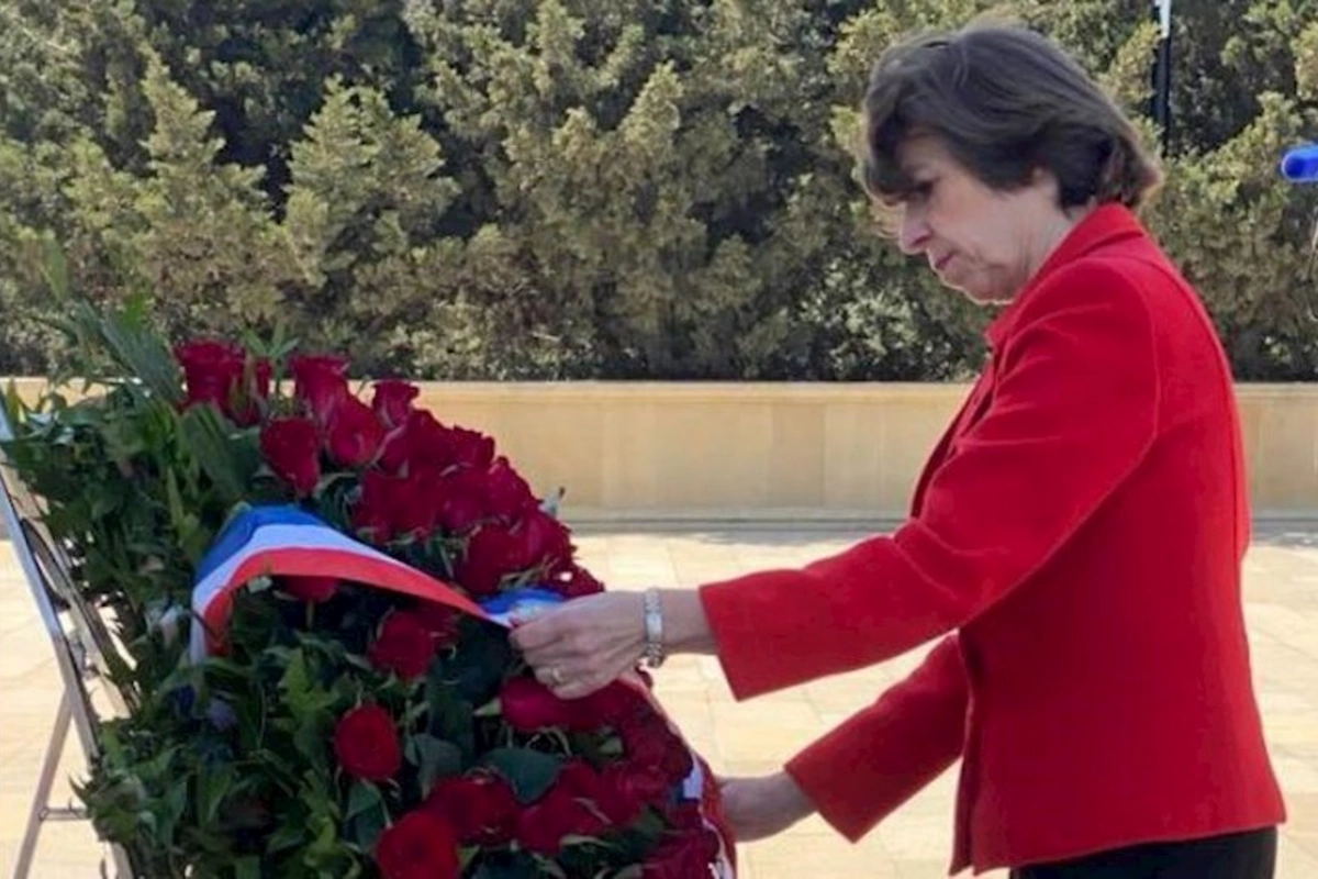 Fransanın XİN başçısı Şəhidlər Xiyabanında — FOTO