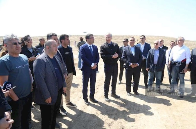 Media nümayəndələri Heydər Əliyevin 100 illik yubileyinə həsr olunmuş ağacəkmə aksiyasında — FOTOLAR