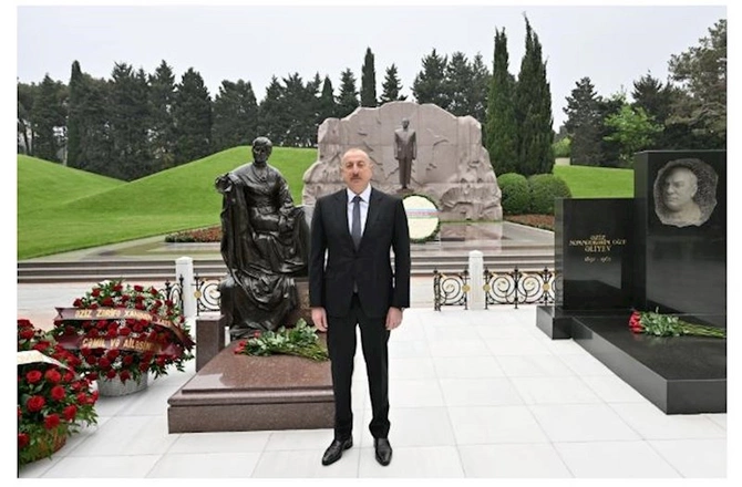 Prezident akademik Zərifə xanım Əliyevanın məzarını ziyarət etdi — FOTOLAR Prezident akademik Zərifə xanım Əliyevanın məzarını ziyarət etdi — FOTOLAR