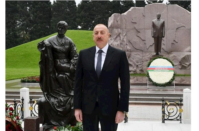 Prezident akademik Zərifə xanım Əliyevanın məzarını ziyarət etdi — FOTOLAR Prezident akademik Zərifə xanım Əliyevanın məzarını ziyarət etdi — FOTOLAR