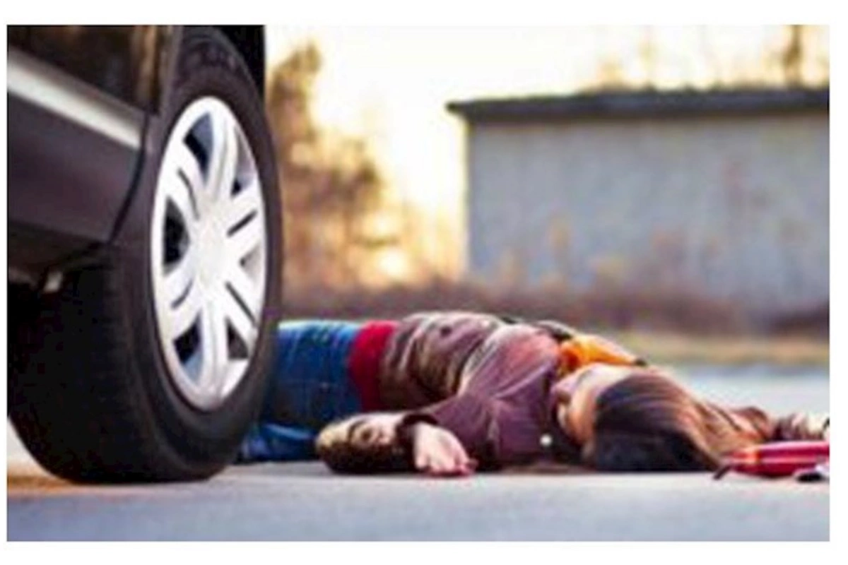 “Prius” ana ilə övladını VURDU