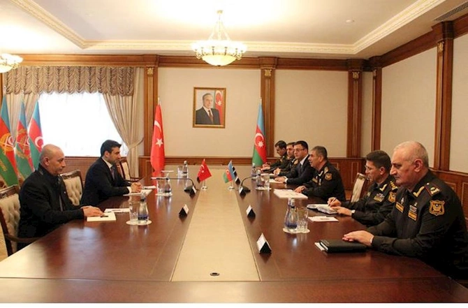 Zakir Həsənov Selçuk Bayraktarı medalla təltif etdi — FOTOLAR Zakir Həsənov Selçuk Bayraktarı medalla təltif etdi — FOTOLAR
