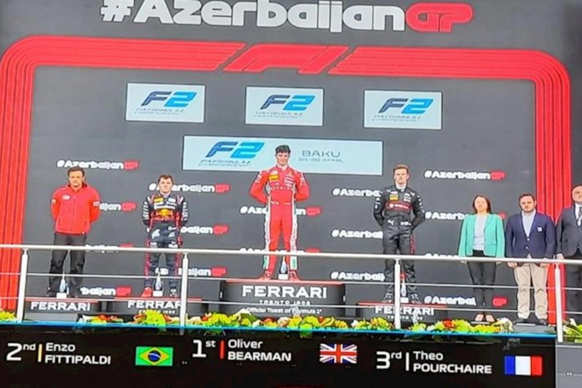 Formula 2 üzrə əsas yarışın qalibləri mükafatlandırıldı