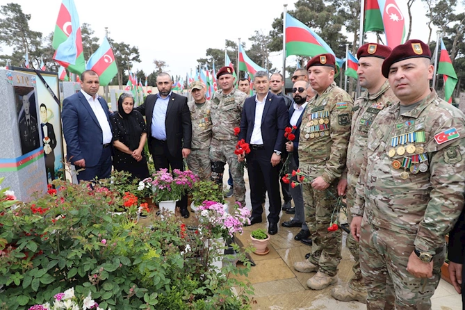 Xüsusi Təyinatlılar öz missiyasını davam etdirir — FOTOLAR Xüsusi Təyinatlılar öz missiyasını davam etdirir — FOTOLAR