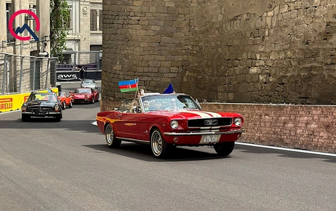 Formula 1-ə rəng qatan klassik avtomobillər — FOTO Formula 1-ə rəng qatan klassik avtomobillər — FOTO