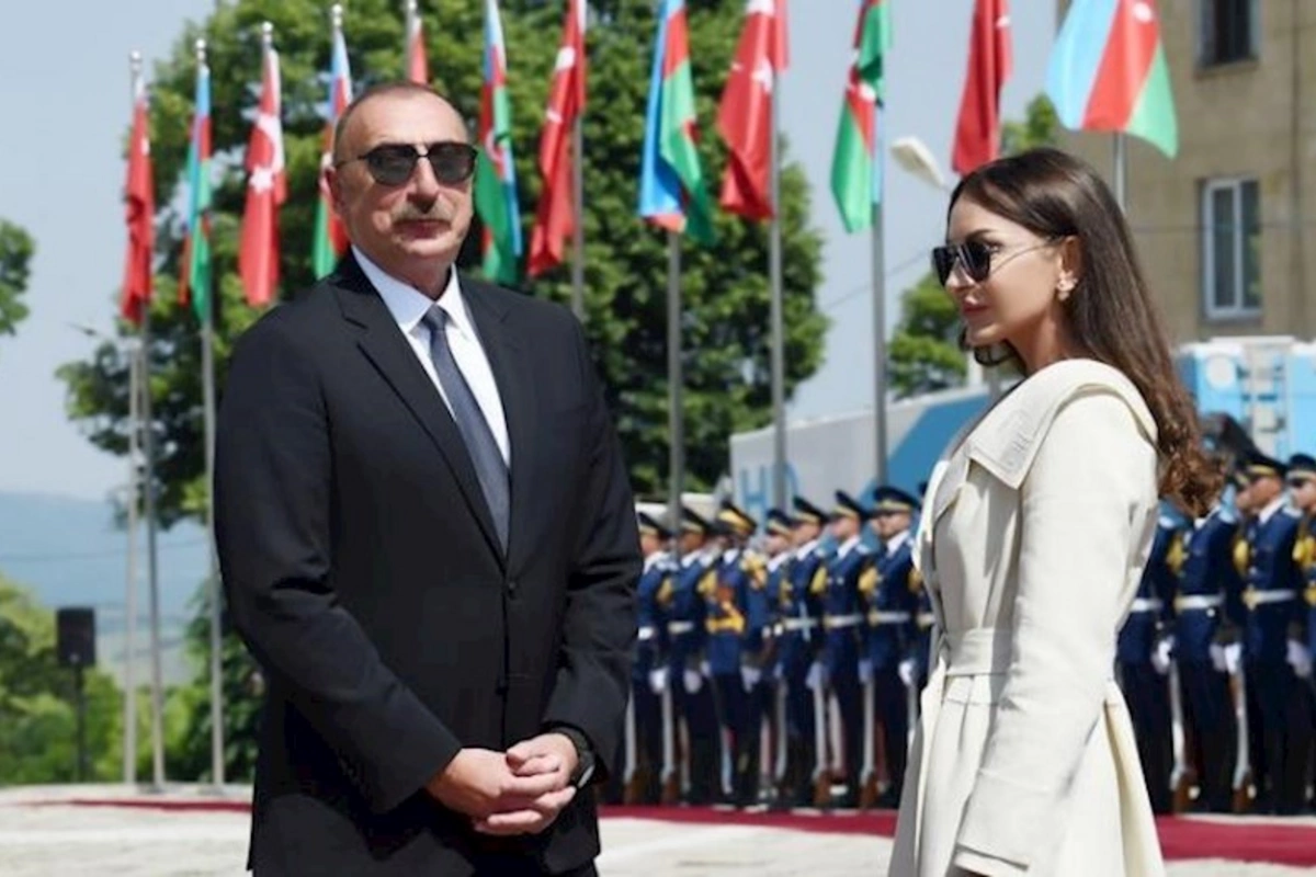 İlham Əliyev və Mehriban Əliyeva Formula 1 Azərbaycan Qran-Prisinin əsas yarışına baxıblar — YENİLƏNİB