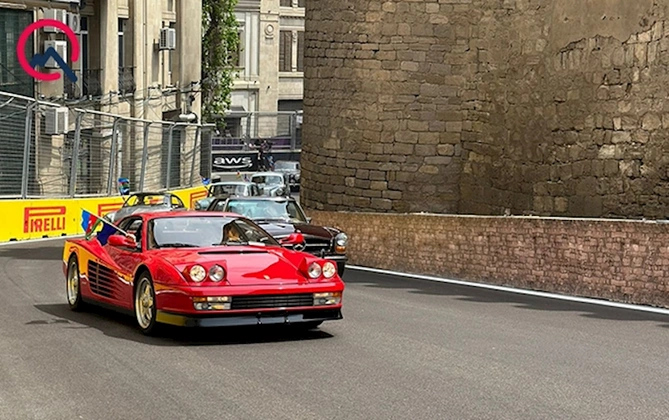 Formula 1-ə rəng qatan klassik avtomobillər — FOTO Formula 1-ə rəng qatan klassik avtomobillər — FOTO