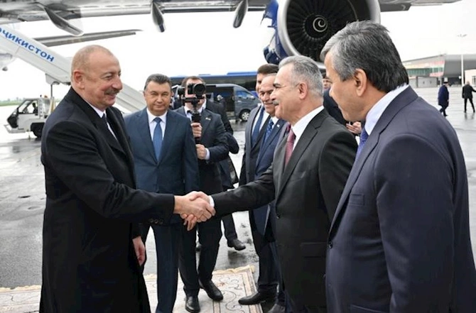 İlham Əliyevin Düşənbədə rəsmi qarşılanma mərasimi — FOTOLAR