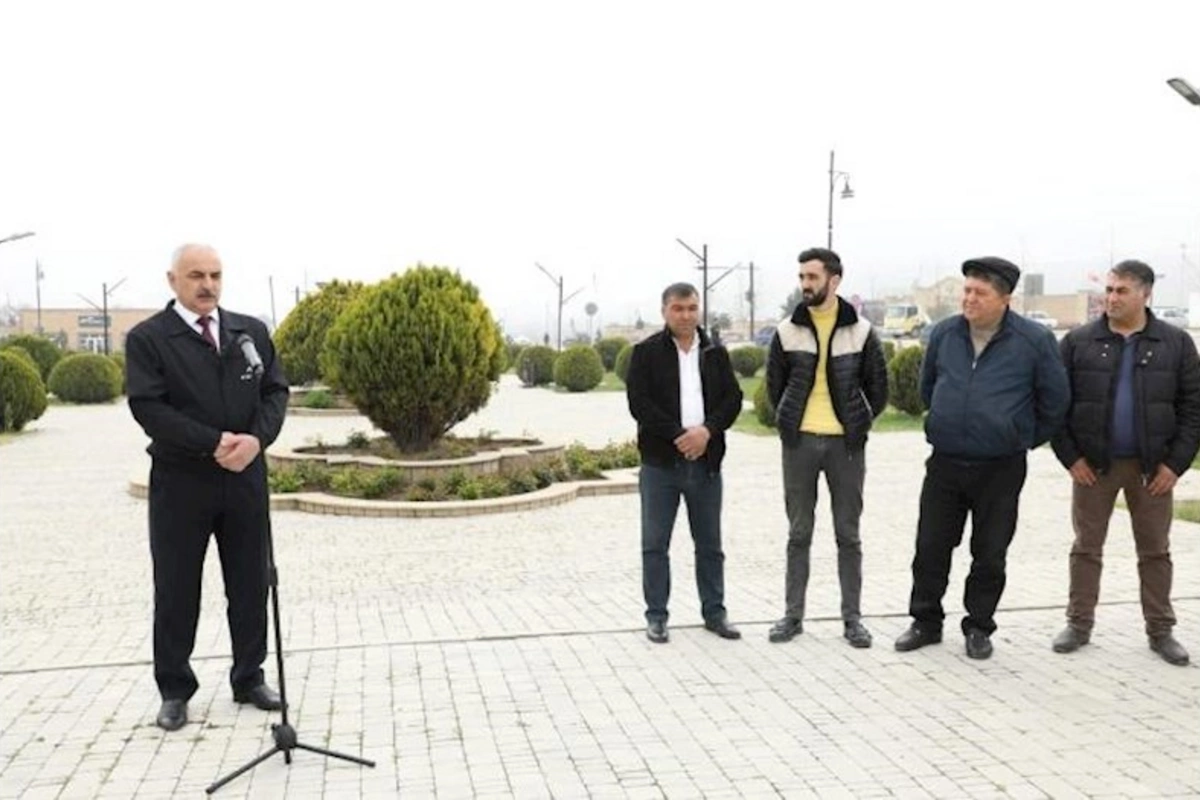 Səyyar qəbul otağı sakinlərlə yanaşı, sahibkarların da ixtiyarında olub — FOTOLAR