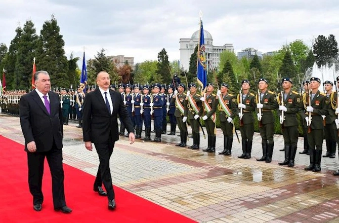 İlham Əliyevin Düşənbədə rəsmi qarşılanma mərasimi — FOTOLAR