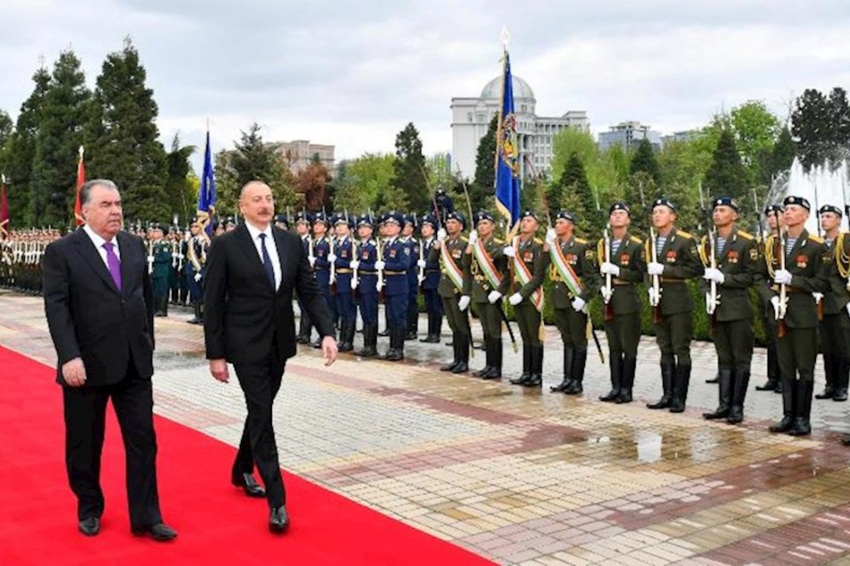 İlham Əliyevin Düşənbədə rəsmi qarşılanma mərasimi — FOTOLAR
