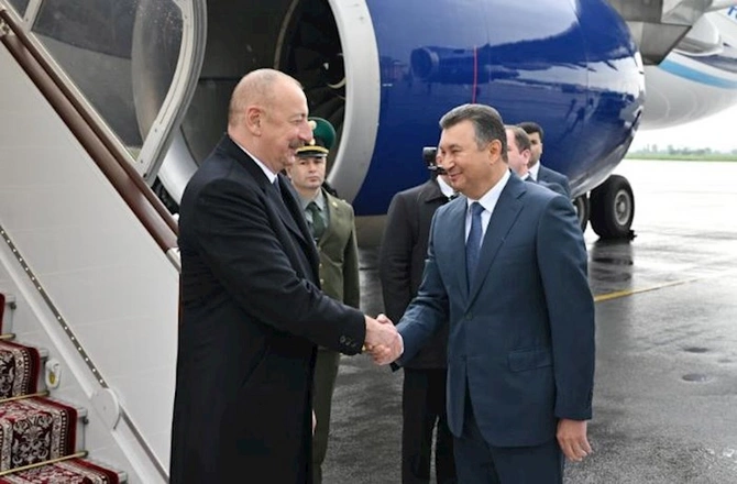 İlham Əliyevin Düşənbədə rəsmi qarşılanma mərasimi — FOTOLAR