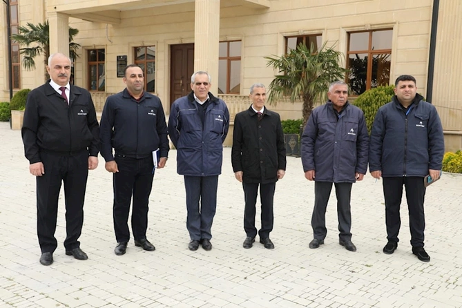 Səyyar qəbul otağı sakinlərlə yanaşı, sahibkarların da ixtiyarında olub — FOTOLAR