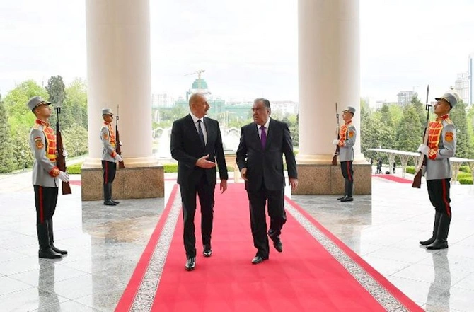 İlham Əliyevin Düşənbədə rəsmi qarşılanma mərasimi — FOTOLAR