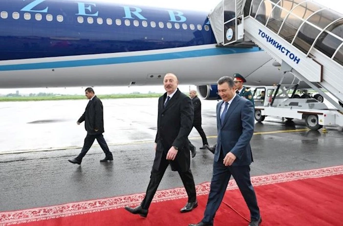 İlham Əliyevin Düşənbədə rəsmi qarşılanma mərasimi — FOTOLAR