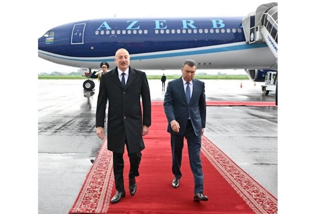 İlham Əliyevin Düşənbədə rəsmi qarşılanma mərasimi — FOTOLAR