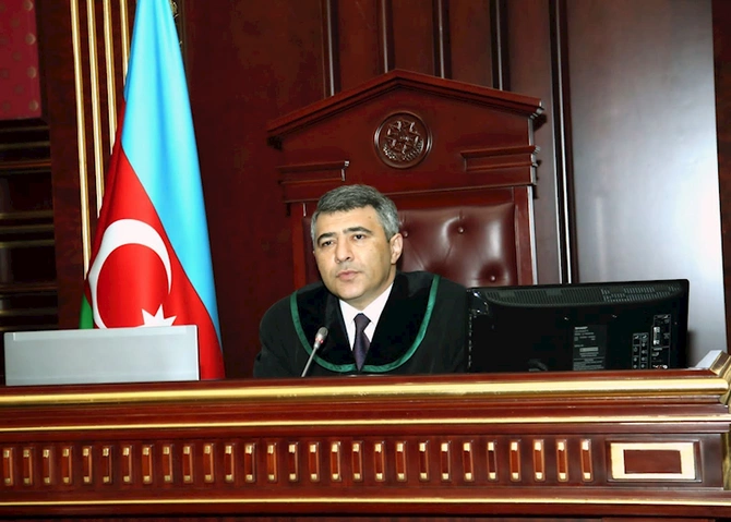 İnam Kərimovun hakim formasında ilk görüntüsü — FOTO