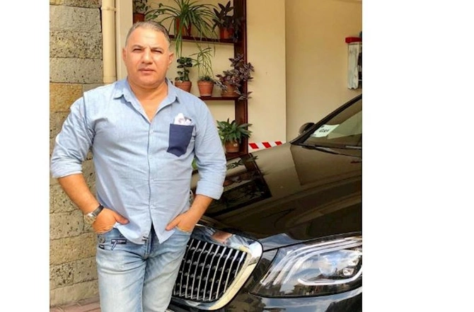 Bahalı, lüks və qeyri-adi avtomobilləri ilə müzakirə olunan MƏŞHURLAR — FOTOLAR