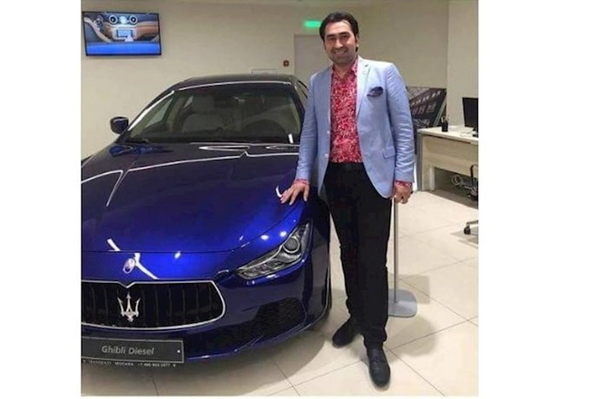 Bahalı, lüks və qeyri-adi avtomobilləri ilə müzakirə olunan MƏŞHURLAR — FOTOLAR