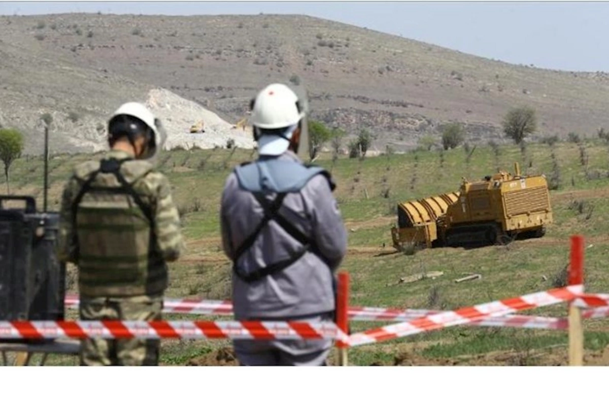 Azərbaycan MEMATT minatəmizləmə maşınının imkanlarını yüksək qiymətləndirir — FOTO