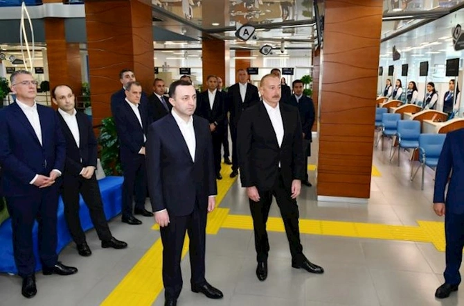 İlham Əliyev və İrakli Qaribaşvili Qəbələ regional “ASAN xidmət“ mərkəzində — FOTOLAR