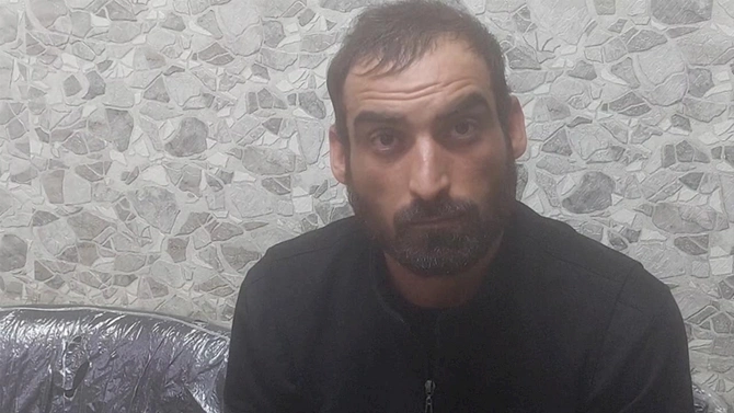 Gəncədə qəbiristanlıqlardan metal güldanlar oğurlandı — FOTO Gəncədə qəbiristanlıqlardan metal güldanlar oğurlandı — FOTO