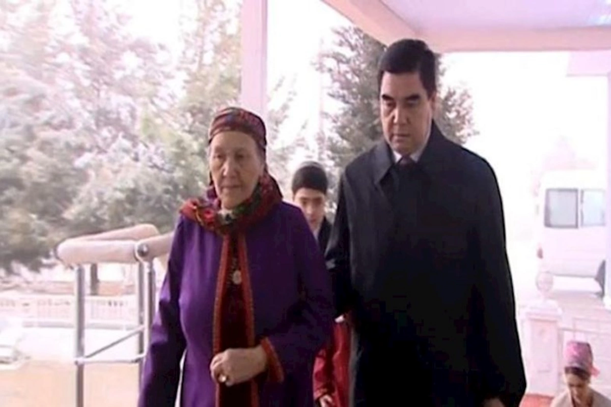 Qurbanqulu Berdiməhəmmədovun anası vəfat edib