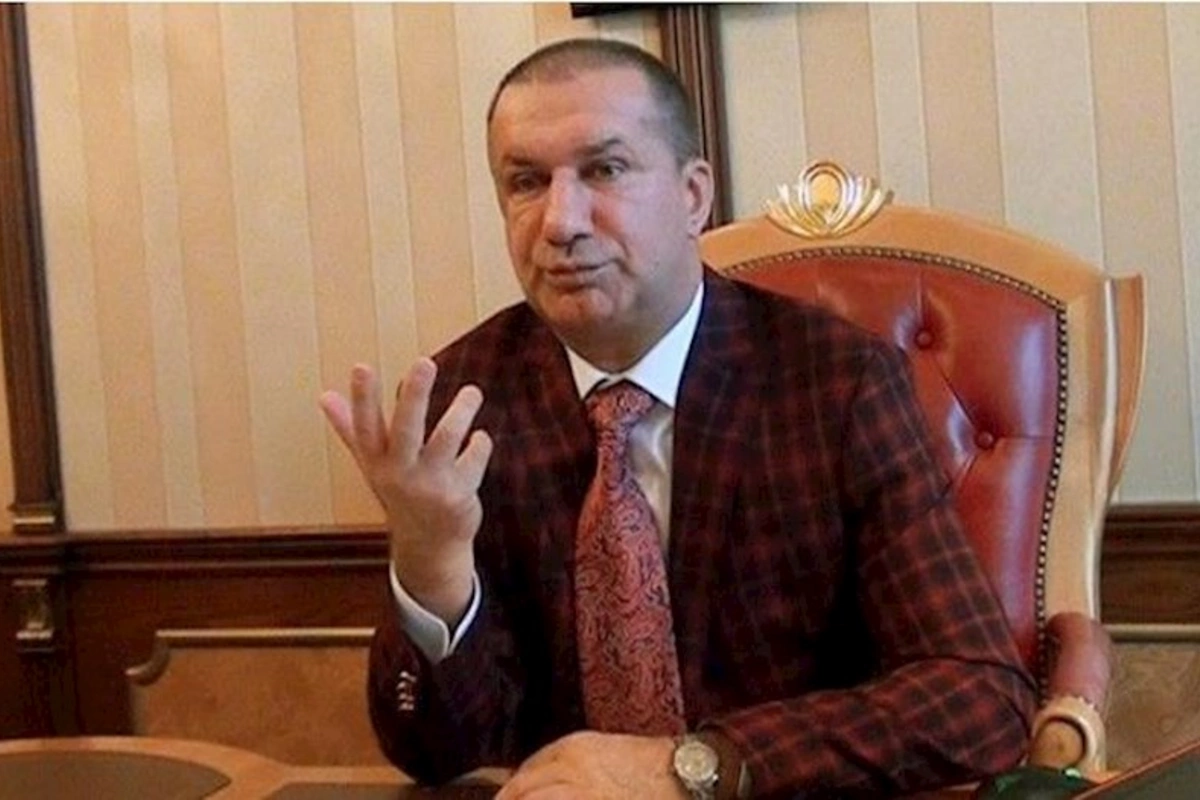 Milyarder sayt rəhbərini məhkəməyə verdi — 5 minlik tələb
