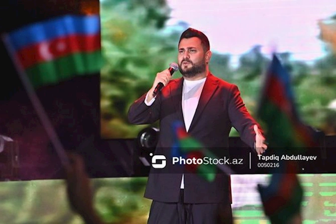 Bakıda Heydər Əliyevin 100 illik yubileyi ilə əlaqədar atəşfəşanlıq olub — FOTO/VİDEO Bakıda Heydər Əliyevin 100 illik yubileyi ilə əlaqədar atəşfəşanlıq olub — FOTO/VİDEO
