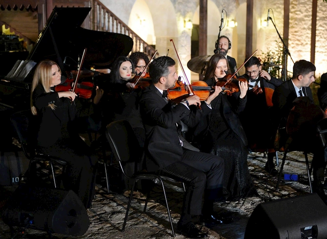 Şuşada “Ümummilli Lider Heydər Əliyev-sevimli mahnılar” adlı konsert proqramı təqdim olunub Şuşada “Ümummilli Lider Heydər Əliyev-sevimli mahnılar” adlı konsert proqramı təqdim olunub