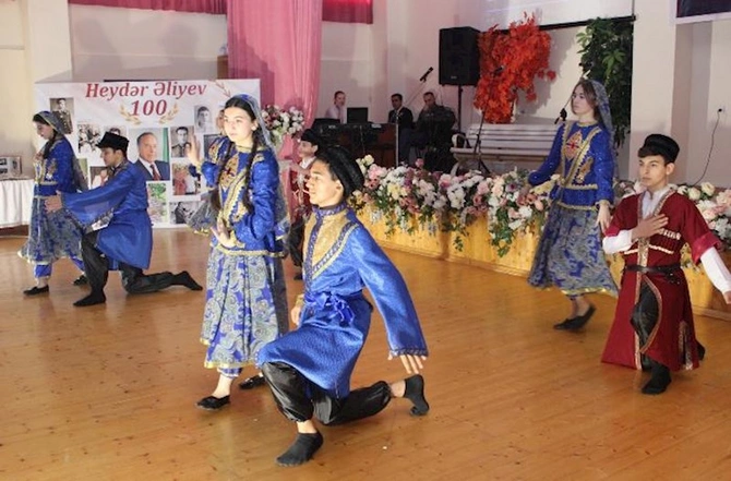 Mən fəxr edirəm ki, azərbaycanlıyam! mövzusunda tədbir — FOTOLAR