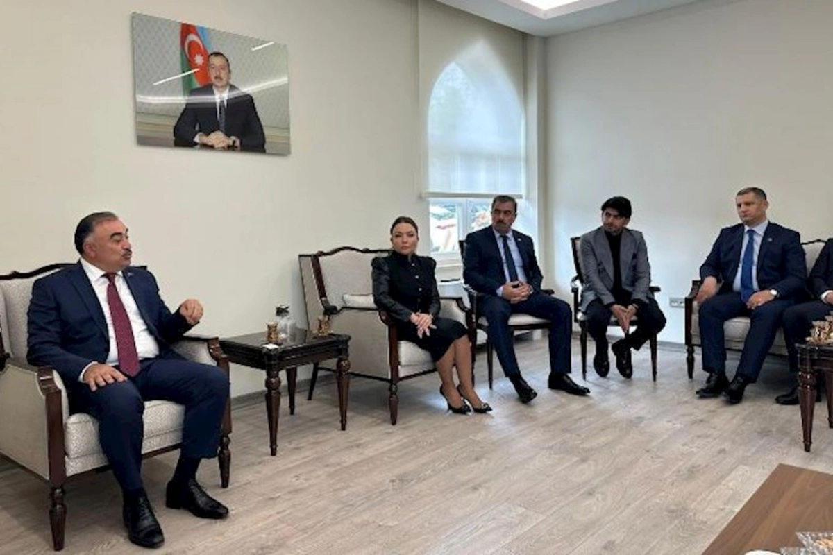 Azərbaycan səfiri vətəndaş cəmiyyəti nümayəndələri ilə görüşdü — FOTOLAR