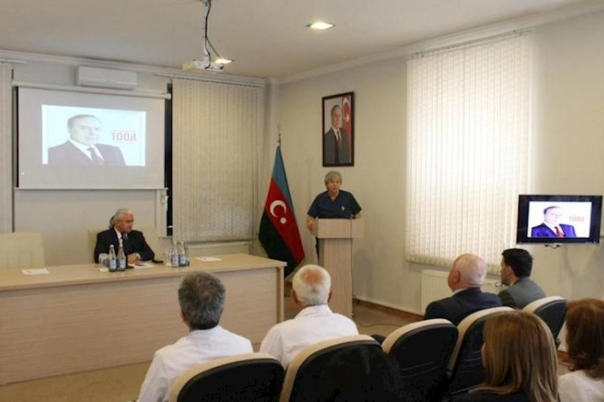 Respublika Klinik Xəstəxanasında Heydər Əliyevin 100 illiyi qeyd edilib