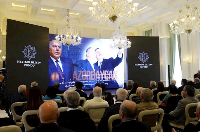 Şuşada Ulu Öndər Heydər Əliyevin 100 illiyi münasibətilə film nümayiş olunub — FOTOLAR