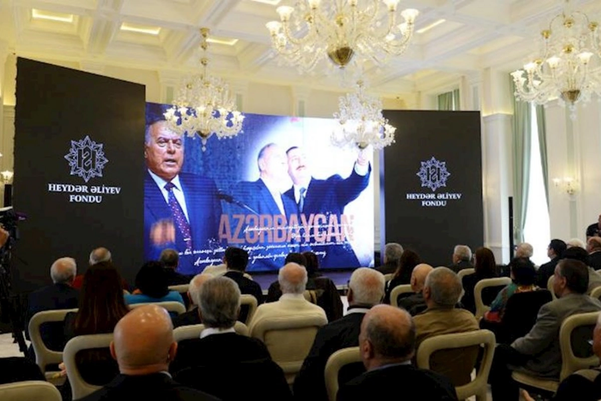 Şuşada Ulu Öndər Heydər Əliyevin 100 illiyi münasibətilə film nümayiş olunub — FOTOLAR