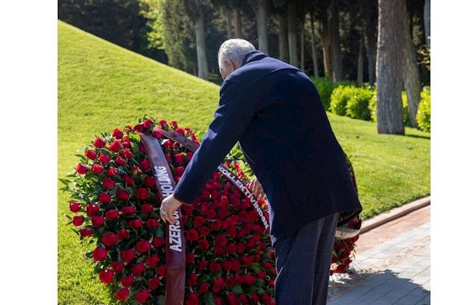 “Azərsun Holdinq” tərəfindən “Heydər Əliyev” ilinə həsr olunmuş silsilə tədbirlər həyata keçirilib — FOTOLAR “Azərsun Holdinq” tərəfindən “Heydər Əliyev” ilinə həsr olunmuş silsilə tədbirlər həyata keçirilib — FOTOLAR
