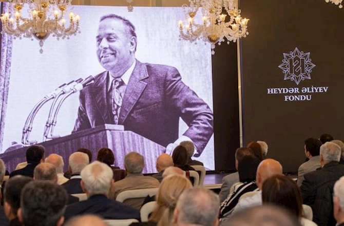 Şuşada Ulu Öndər Heydər Əliyevin 100 illiyi münasibətilə film nümayiş olunub — FOTOLAR