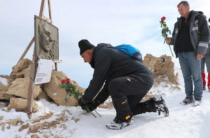 ETSN-in bir qrup əməkdaşı “Heydər zirvəsi”ndə — FOTOLAR